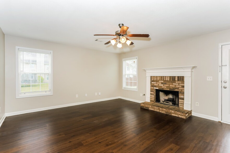 Building Photo - 5102 Redcoat Ln
