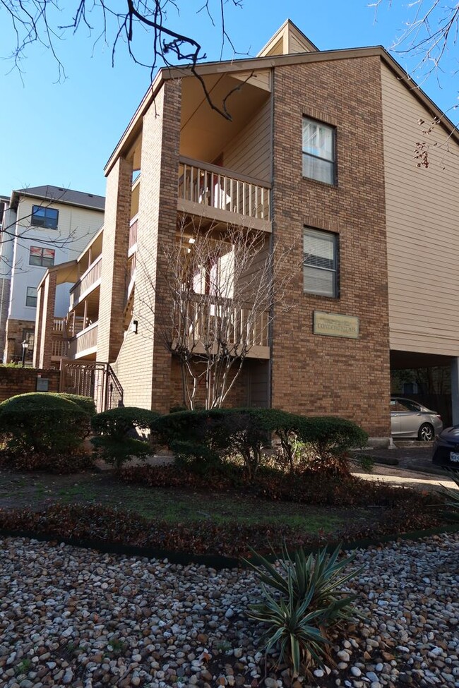 Primary Photo - PEARL WEST CAMPUS - LOFTED 2BD / 1 BA - GA...