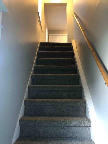 Building Photo - 527 Charles St