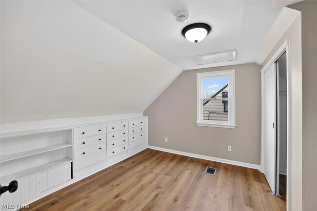 Building Photo - 681 E 258th St