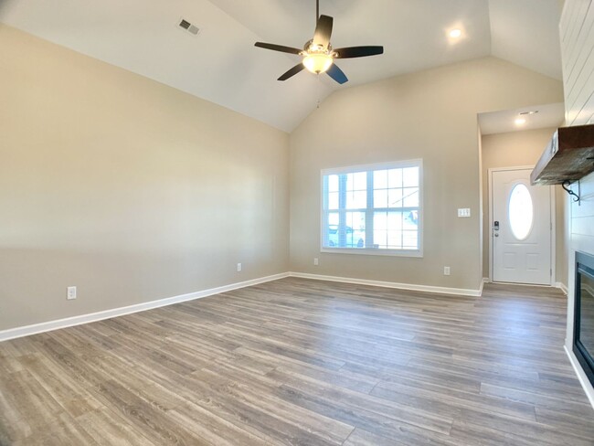 Building Photo - 432 Ayden Ln