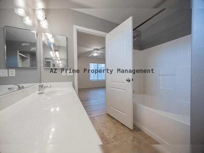 Building Photo - 11424 W Austin Thomas Dr