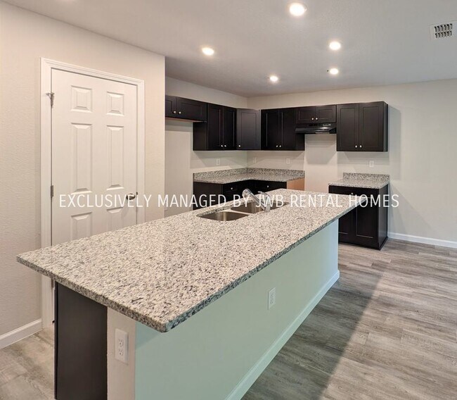 Building Photo - 8238 Halls Hammock Ct