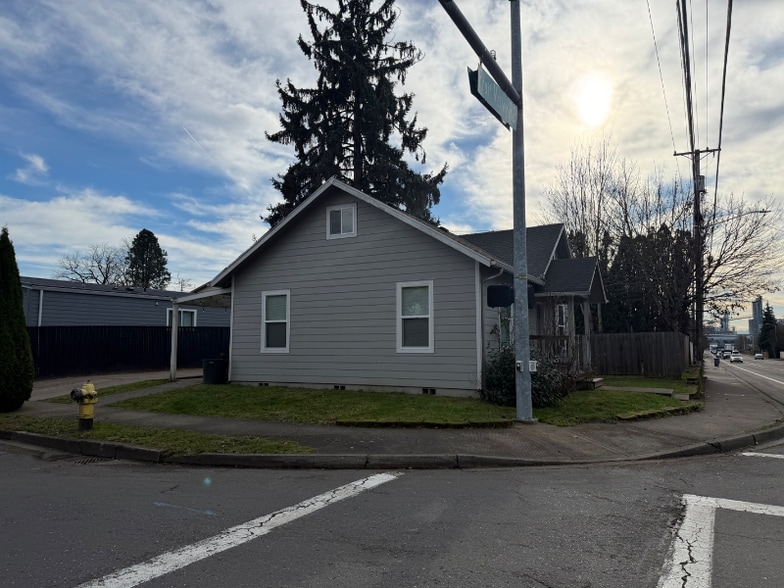 Building Photo - 3015 Fruit Valley Rd