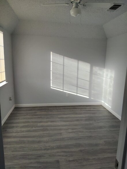 Building Photo - 8127 Stonehurst St