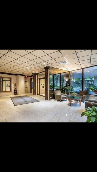 Concierge/Lobby - 25 Rockledge Ave