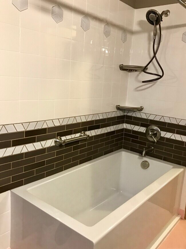 bathroom - 703 SE 70th Ave