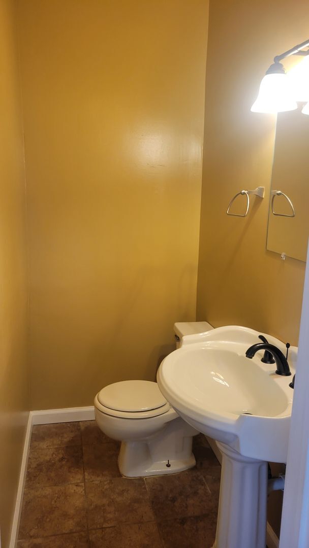 Building Photo - 803/805 MA - BEE