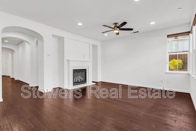 Building Photo - 3223 Carpenter Way