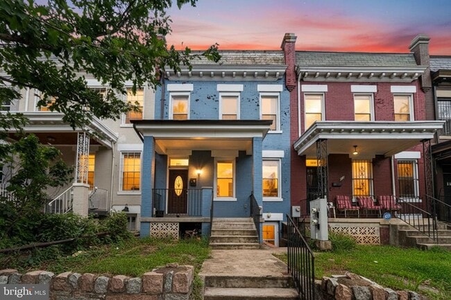 Building Photo - 635 Kenyon St NW