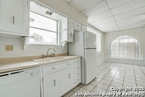 Building Photo - 811 Cottonwood Ave