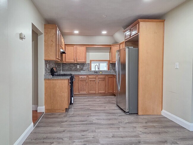 Building Photo - 49 Irving St