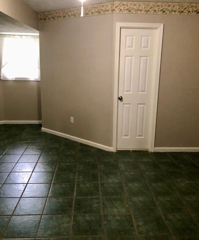 Master Bedroom (#1) w/walk-in closet - 12374 Roselawn Ln