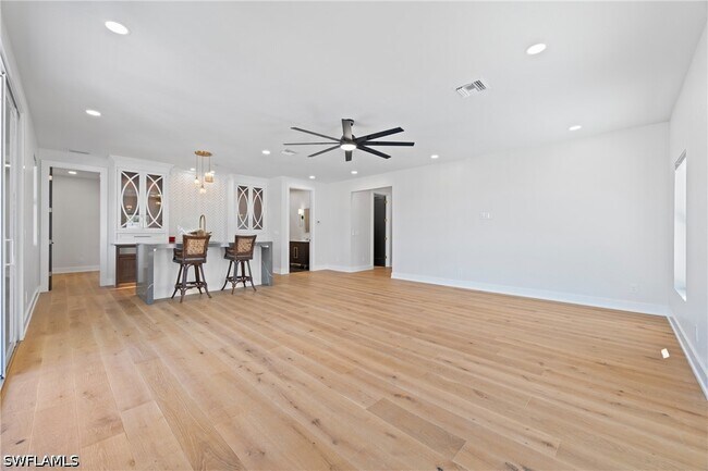 Building Photo - 1836 Harbor Ln