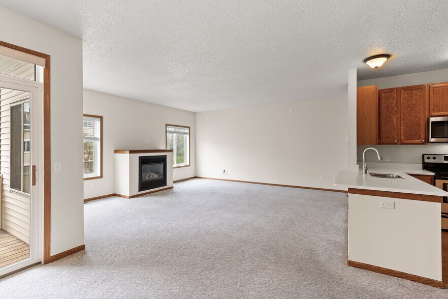 Building Photo - 6860 Meadow Grass Ln S