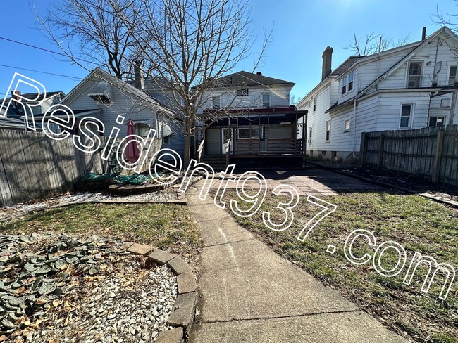 Building Photo - Spacious updated 3 bed 1 bath