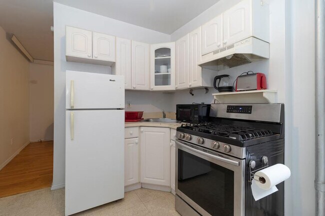 Building Photo - 1814 2nd Ave