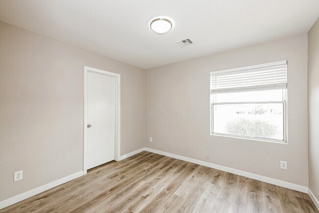 Building Photo - 724 Beechwheat Way