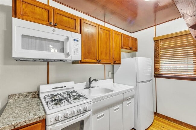 Building Photo - 1 bedroom off of Ferguson