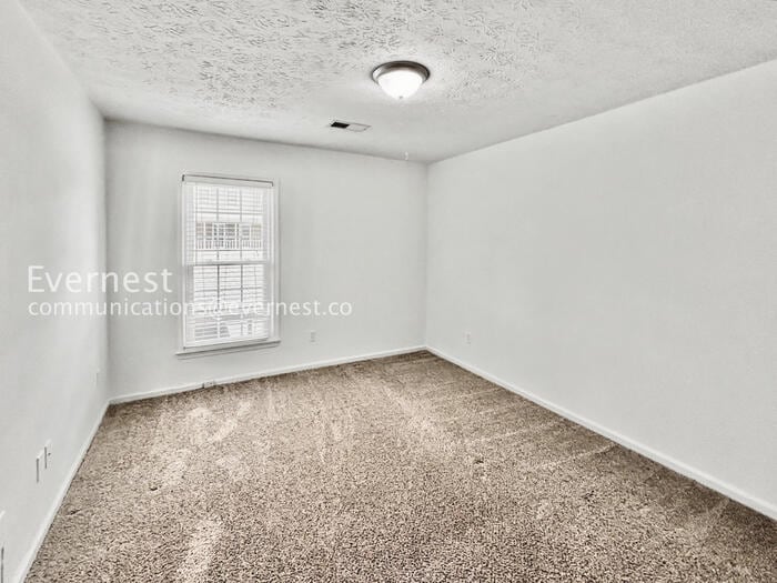 Building Photo - 438 The North Chace