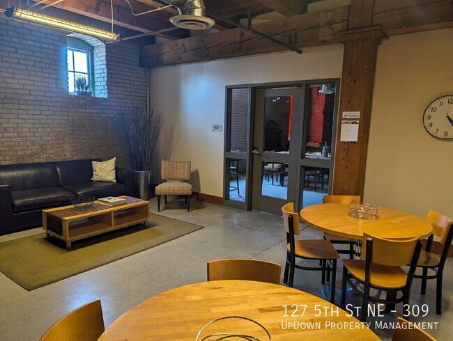 Building Photo - 127 5th St NE