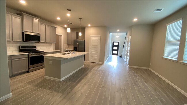 Building Photo - 7059 Silverleaf Oak St