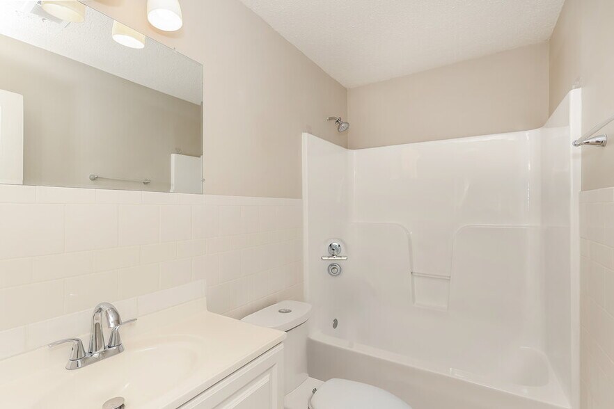 Building Photo - 10635 Misty Meadows Dr