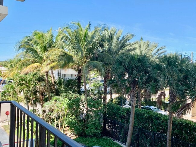 Building Photo - 145 S Ocean Ave