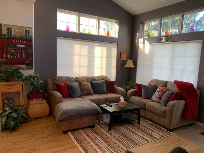 Building Photo - Charming Ranch Style 2 bedroom, 2 bathroom...