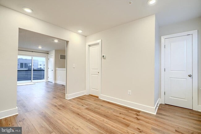 Building Photo - 2603 Light St