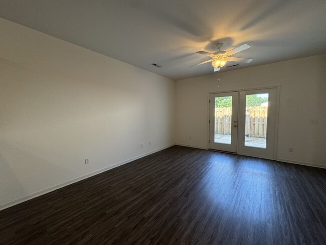 Building Photo - 53 Dresser Ln