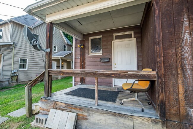 Building Photo - 717 Willey St