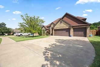 Building Photo - 4100 SW Deerfield Blvd