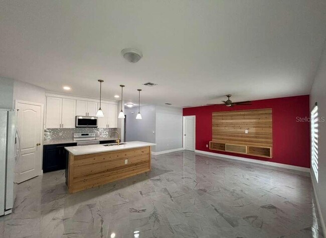 Building Photo - 1174 Haines Dr