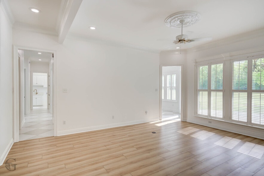 Building Photo - 316 Autumn Ridge Dr