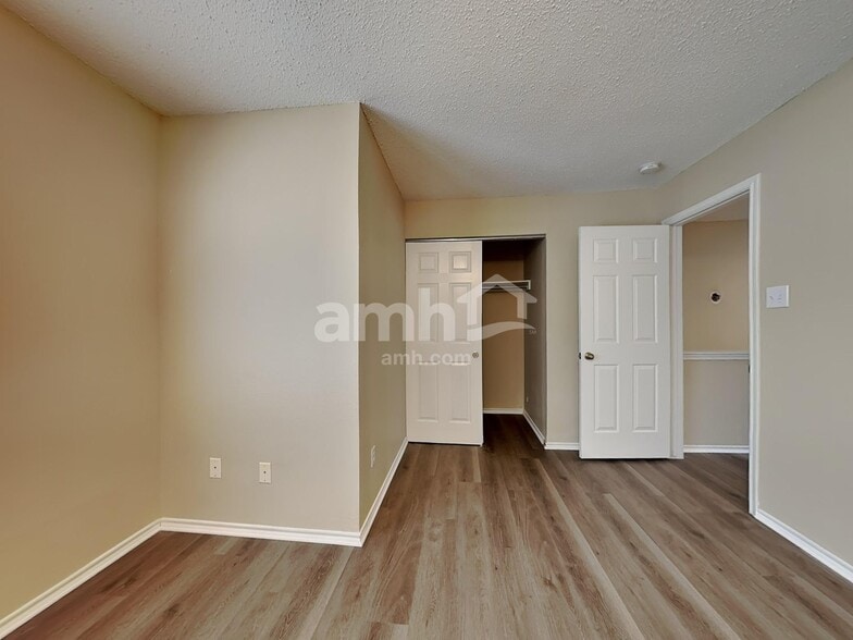 Building Photo - 15312 Iola Cv