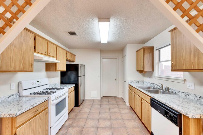 Building Photo - 1625 Sylvia Ct