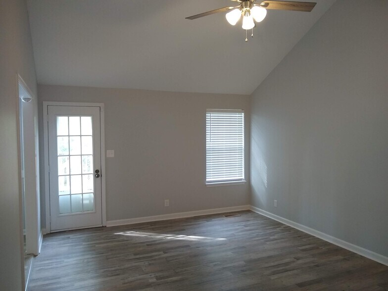 Living Room - 967 may Apple dr