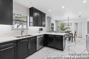 Building Photo - 107 Oak Crest