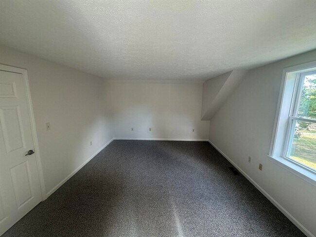 Building Photo - 5 Cabernet Ct