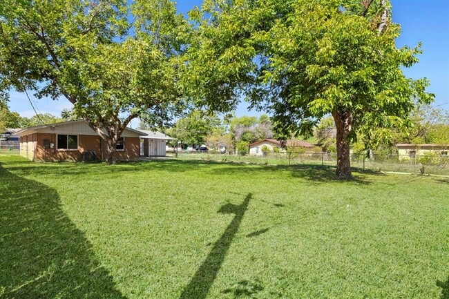 Building Photo - 5807 Mojave Dr