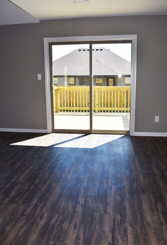 Building Photo - Stunning 3 bedroom, 2 bathroom Home available in Prairie Grove!