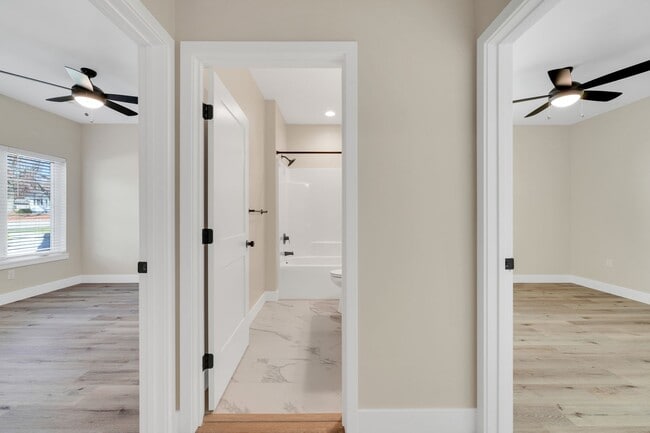 Building Photo - Hickory Village 55 Plus, LLC - 3700 E Cherry St Springfield, MO 65809