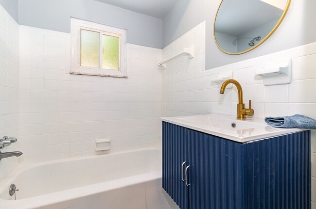 Building Photo - Chic Comfort & Space in North College Hill