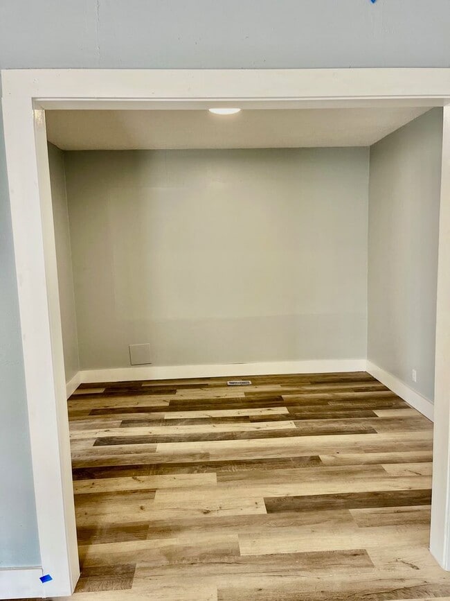 Building Photo - Charming 4BR/2BA Lakeland Home NO APPLICATION FEE!