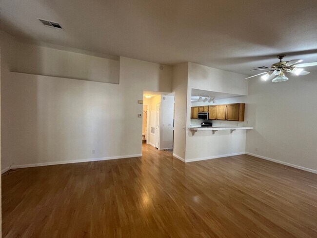 Building Photo - Fantastic 2 Bedroom Condo with Attached Ga...