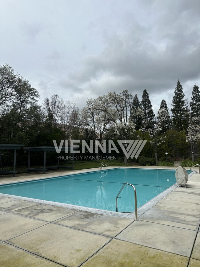 Building Photo - 5066 Greenberry Dr