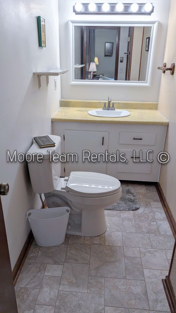 Building Photo - 3/2.5 House Near Brevard - Furnished or Unfurnished