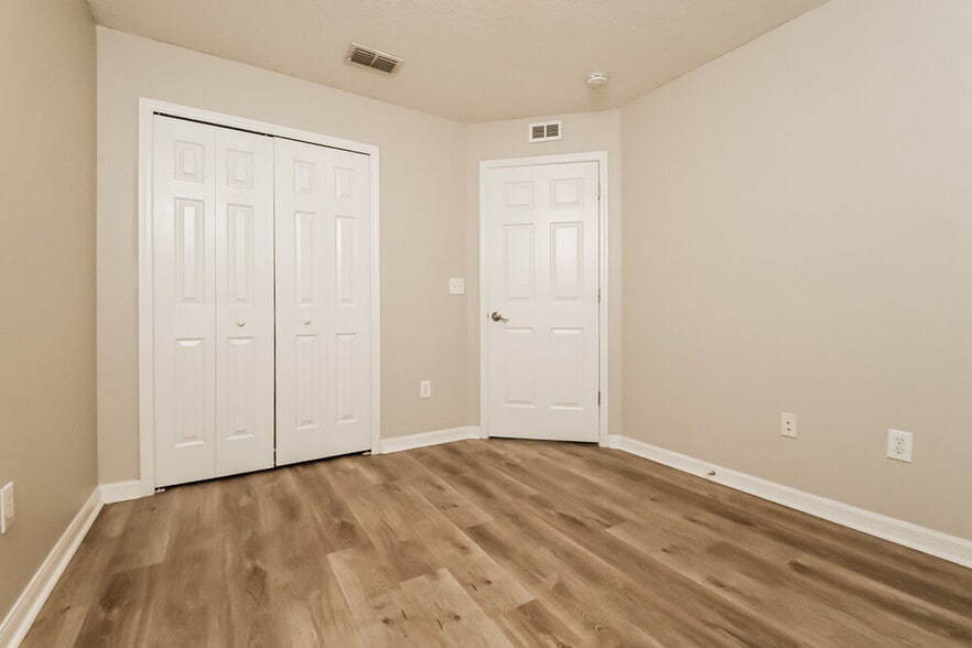 Building Photo - 6127 Skylarkcrest Dr