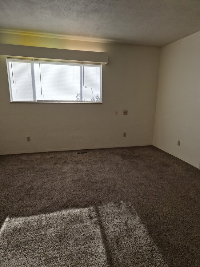 Building Photo - 1428 N Crawford Ave